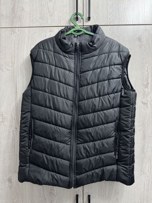 Продам чёрную Жилетку