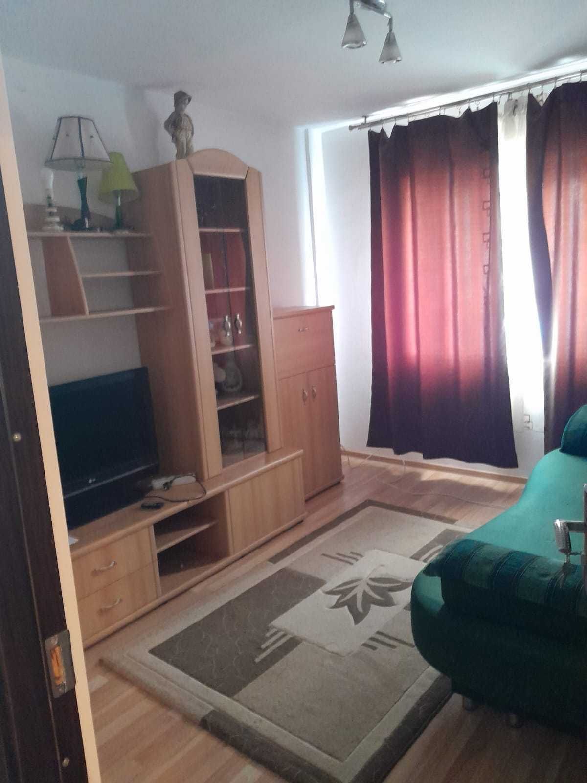 Vand apartament 3 camere
