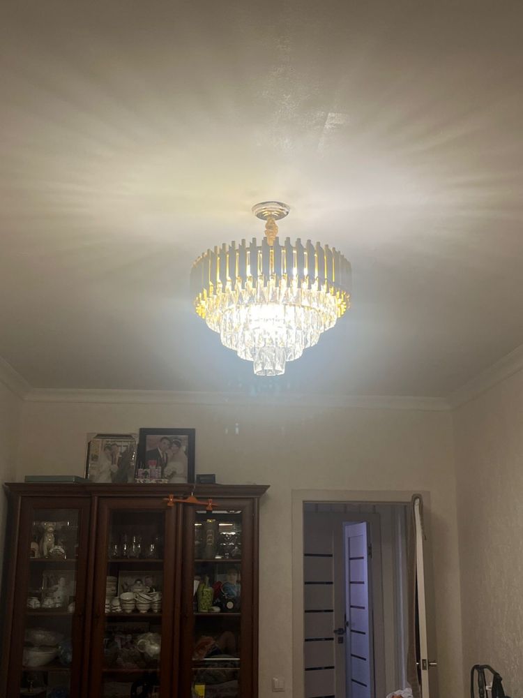 Продам люстру потолочную