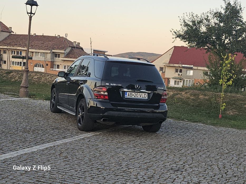 Vând Mercedes ML 320
