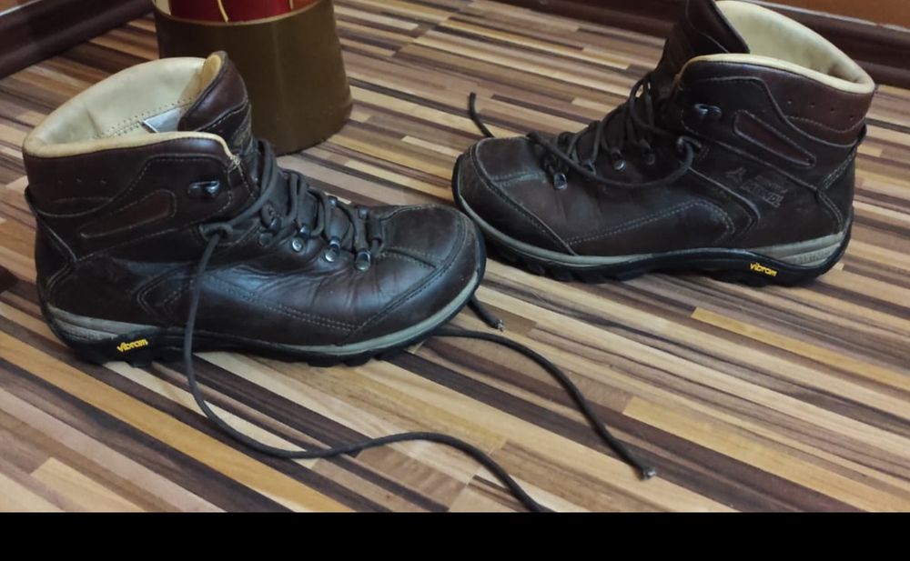 Ghete MEINDL,mărimea 37,5-38