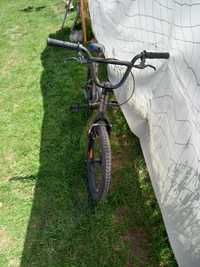 Vând bicicleta BMX