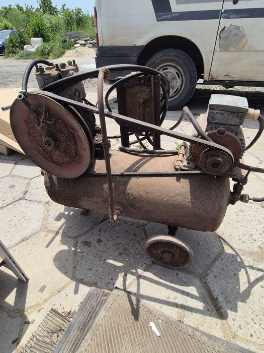 Компресор трифазен