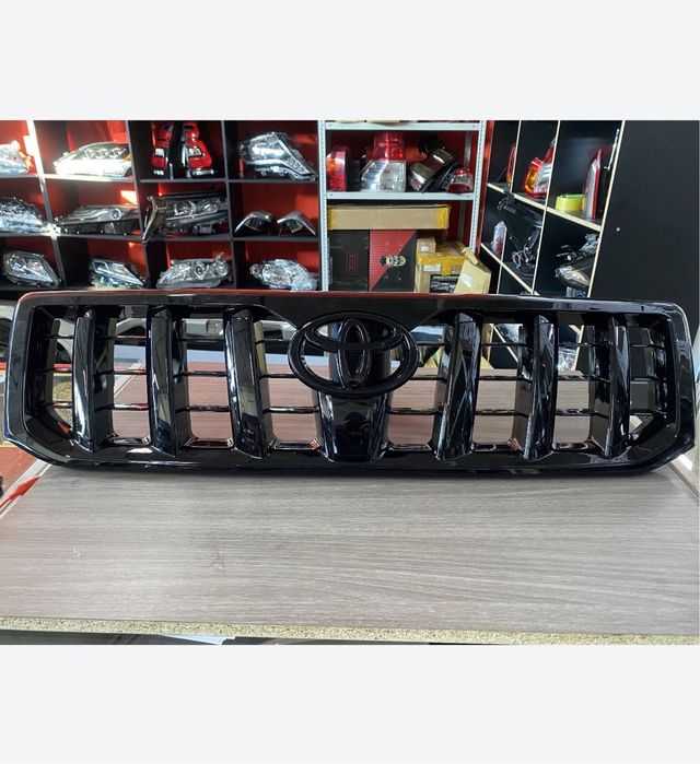 Решетка радиатора черный глянец Toyota Prado 120 gx470
