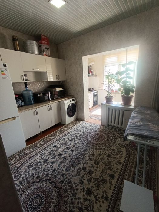 Kadshva bozor 86 bogʻcha  ropparasida 3 hona yevra remont dom