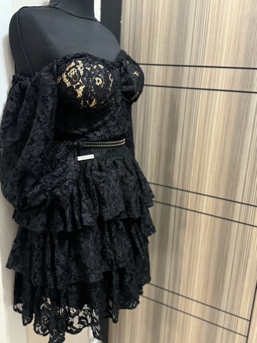 Дантелена рокля в черно