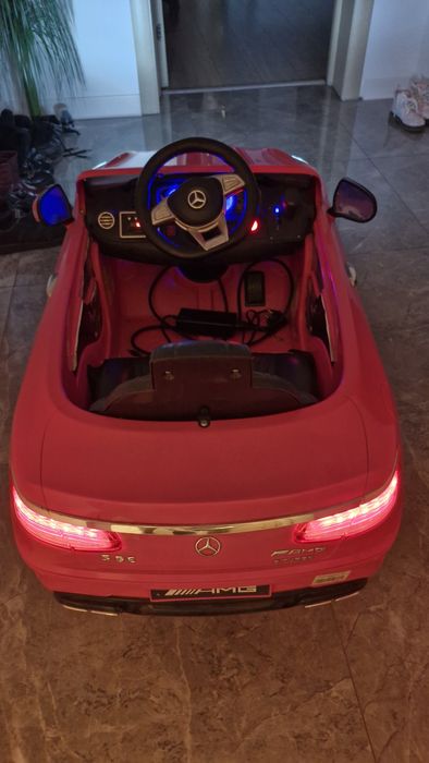 Masinuta Mercedes Roz