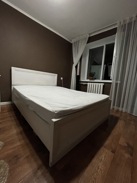 Продаю кровать с матрасом