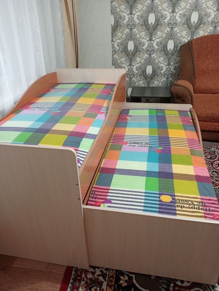 Продам двухъярусную кровать