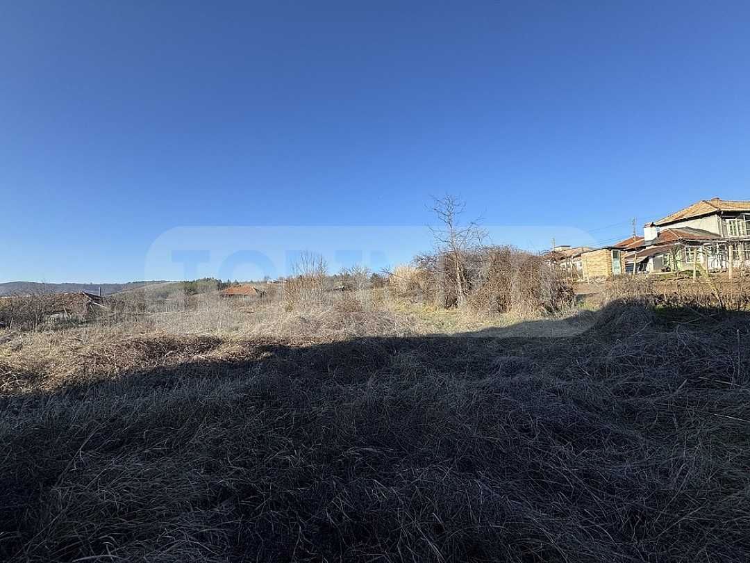 Двуетажна къща в село Кацелово