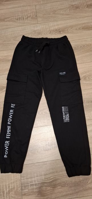 Pantaloni trening cu buzunare aplicate