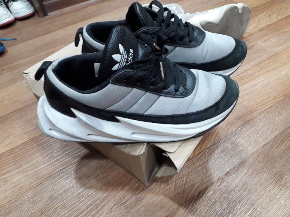 Обувь кроссовки стильные