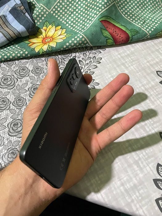 Xiomi 12 lite holati zo‘r saqlangan aybi yuq.Xotirasi 256gb
