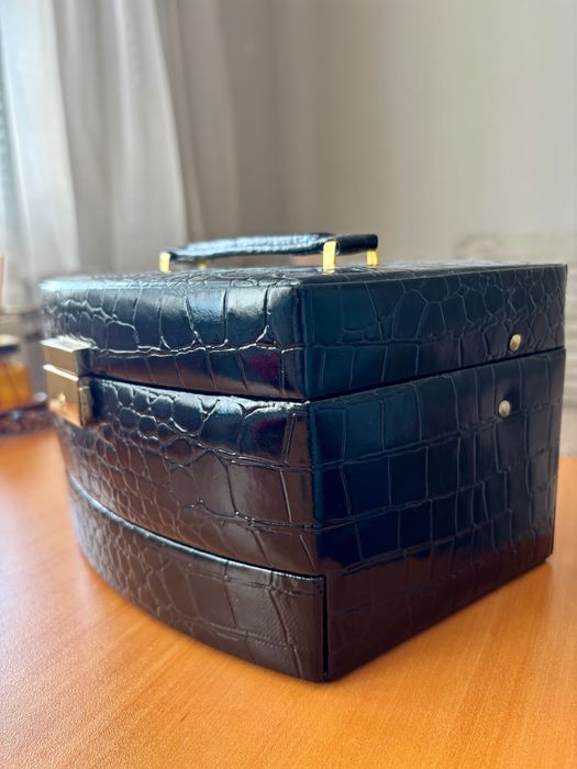 Кутия за бижута на три нива