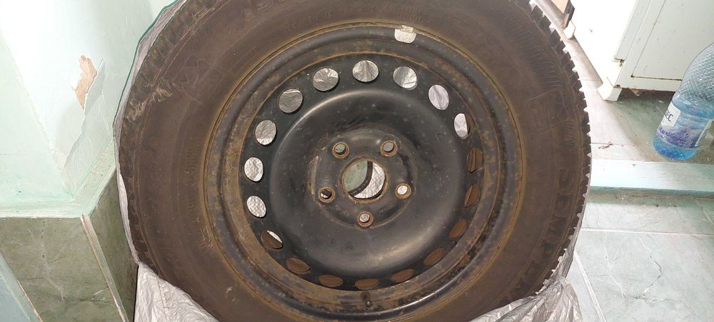 Anvelope Semperit iarnă195/65/15 cu jante tablă și huse