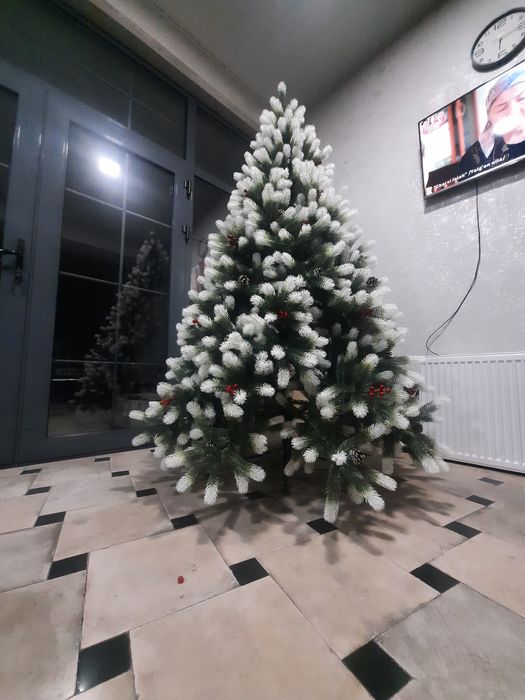 Новогодний Ёлка сотилади