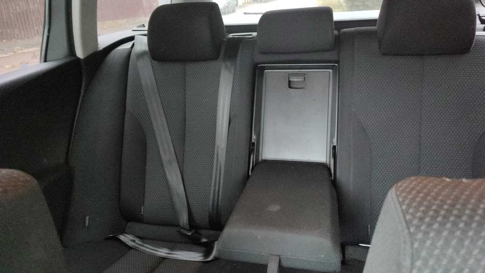 Vând Vw Passat B6
2.0 140 cp 103 kw
