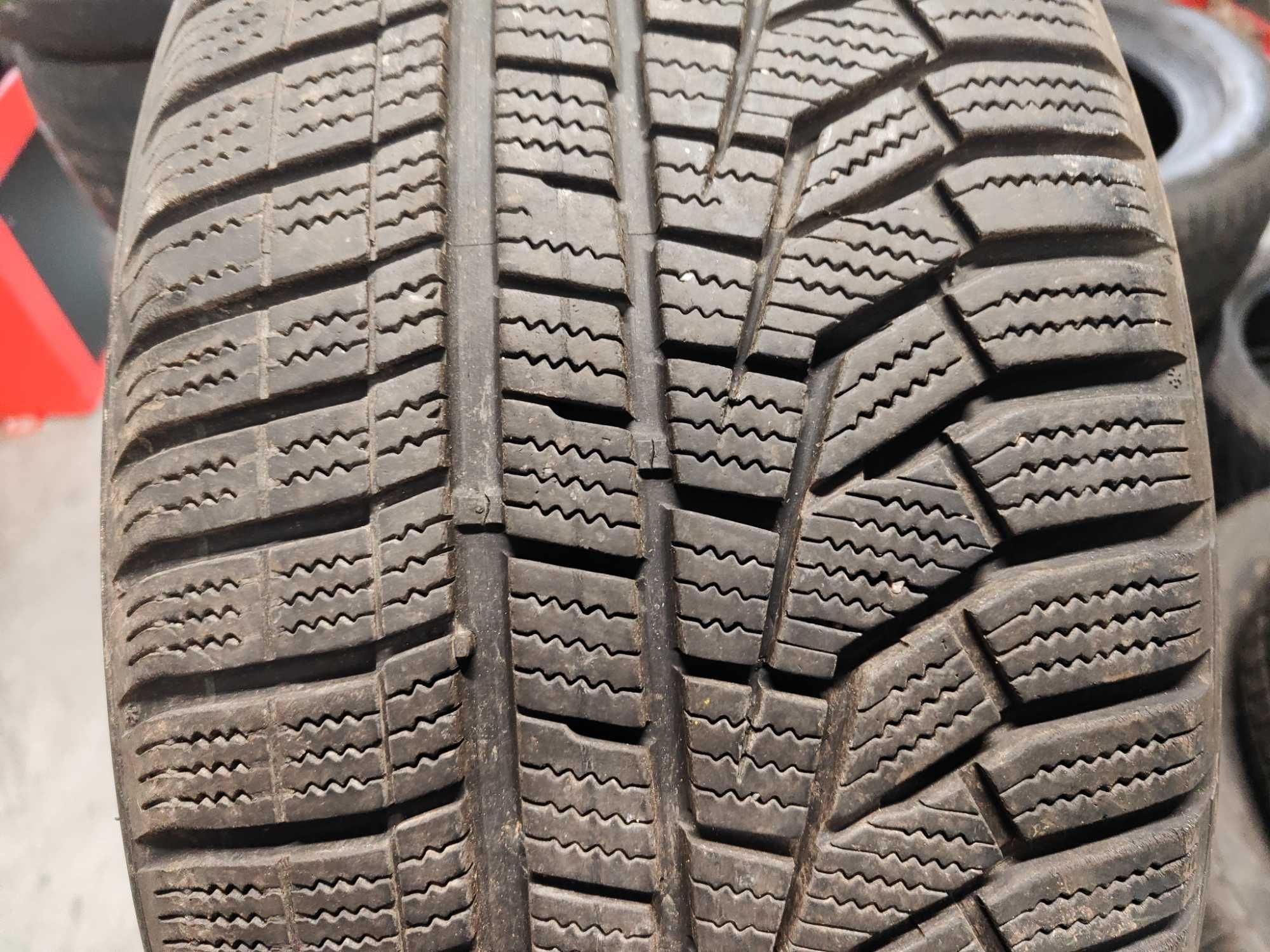 2бр.зимни гуми 225/50/17 Hankook