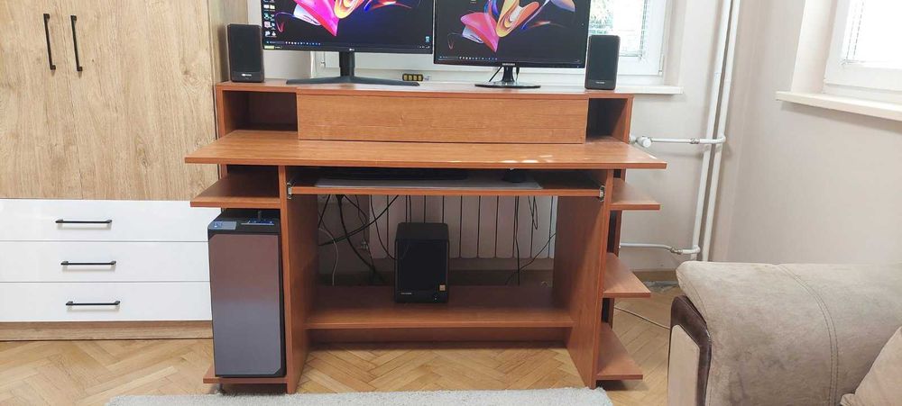 Функционално компютърно бюро