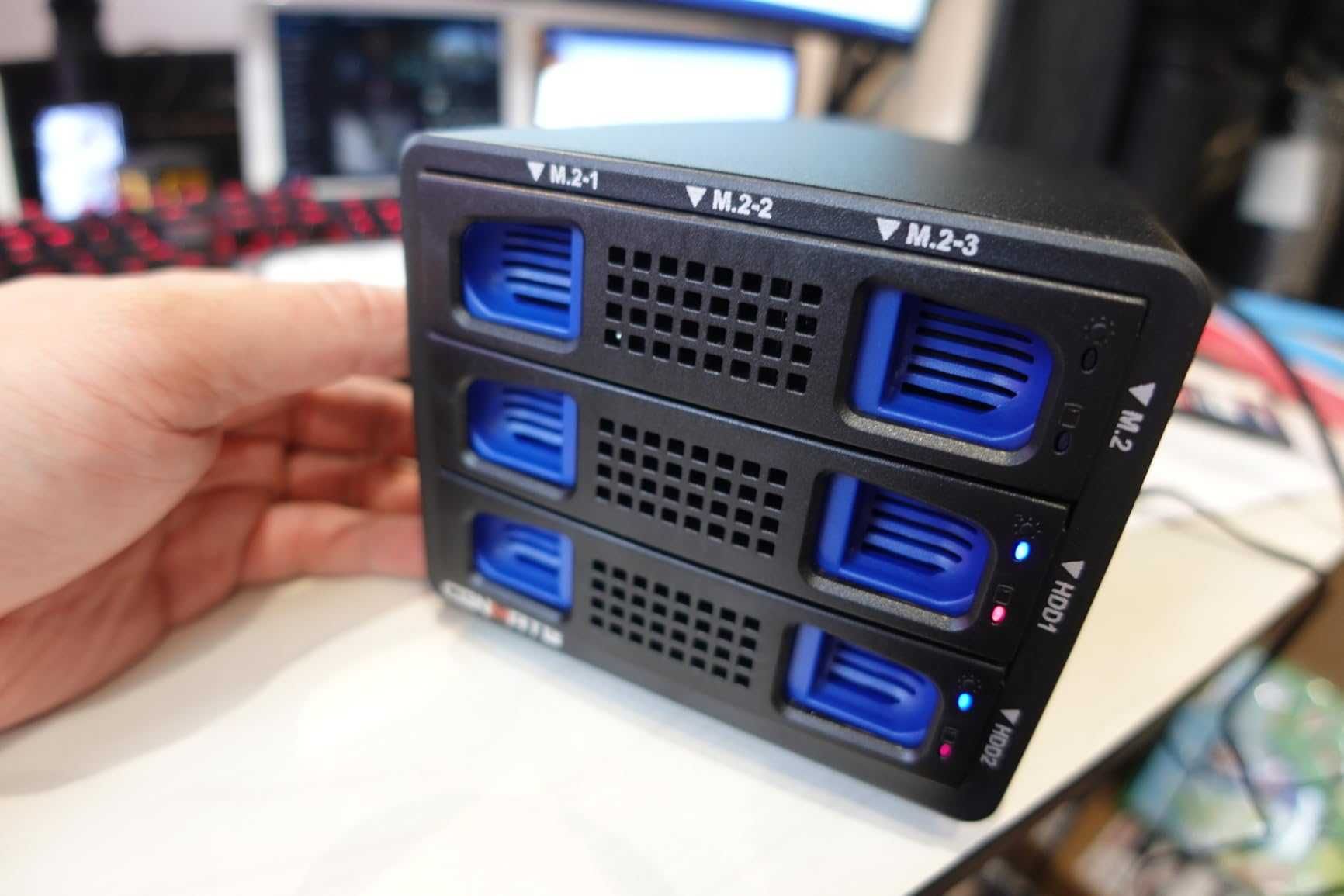 CENMATE Хибриден корпус за твърд диск 2*2.5/3.5" RAID HDD + 3*M.2 NVMe