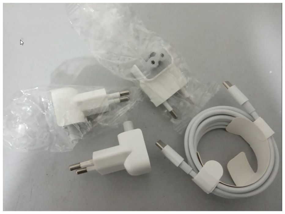 от вашего MacBook - magsafe и Type-c - зарядка, блок питания