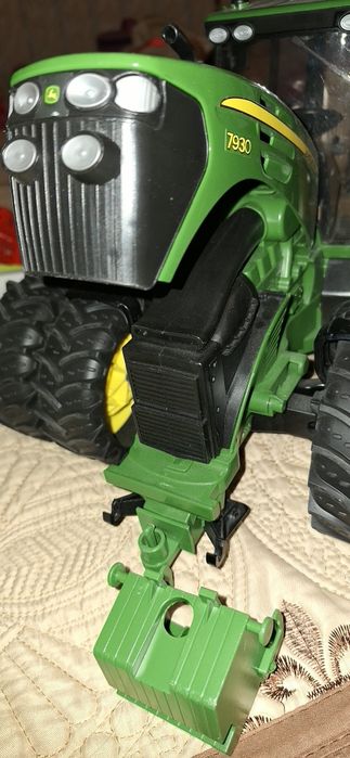 Tractor mare bruder cu 8 roti și plug mare