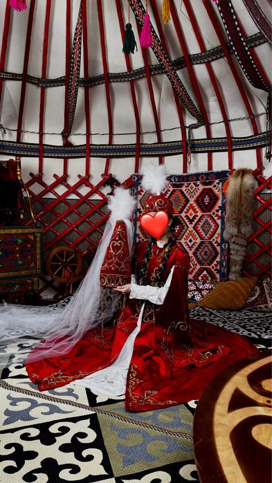 ұзату набор (сәукеле,кәжекей,тақия)