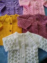 Ръчно плетени бебешки жилетки