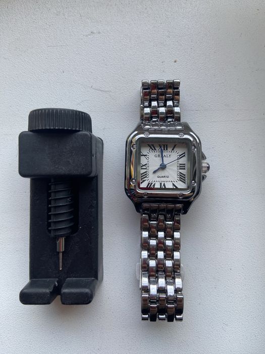 Часы женские наручные. Цвет серебрянный.