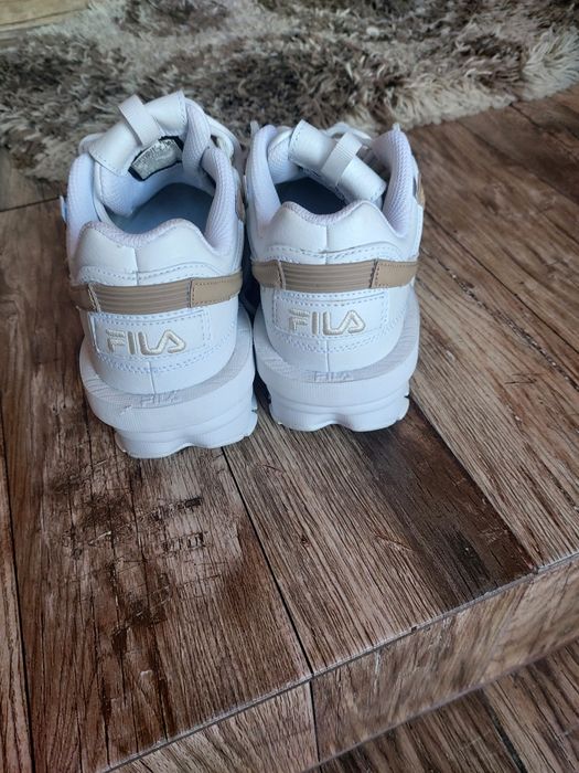 Se vând adidasi Fila nou nouti