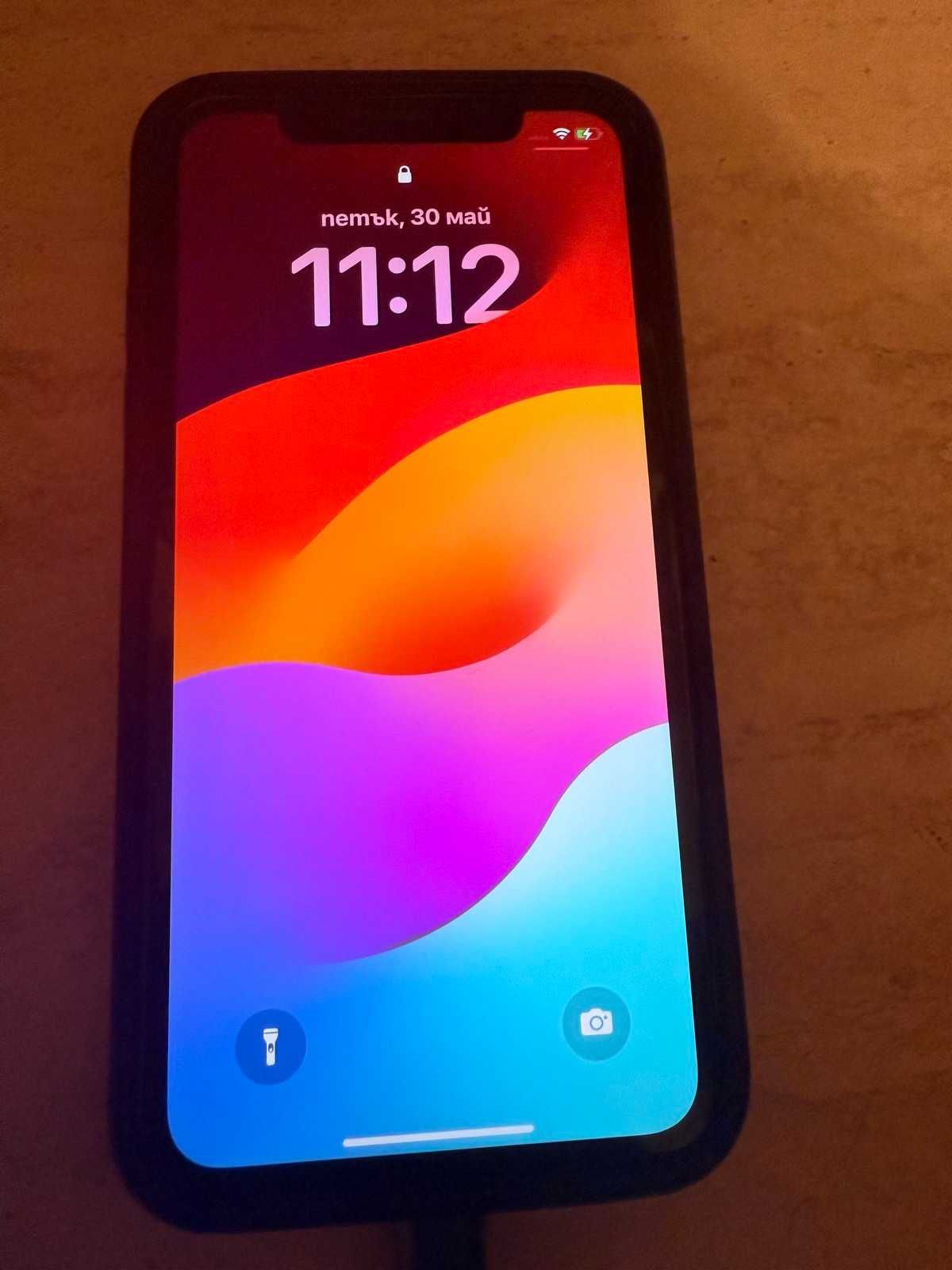 Iphone 11 pro + Калъфи за него