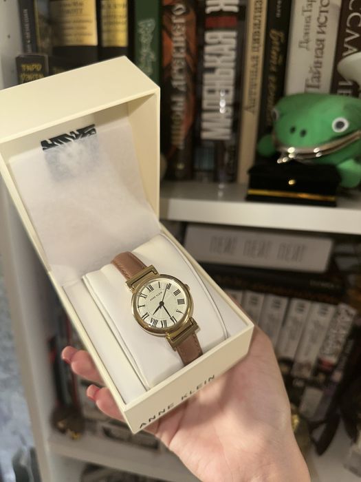 Новые часы от бренда Anne Klein