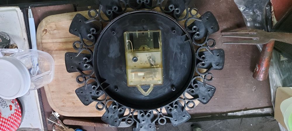 Стенен часовник Янтар