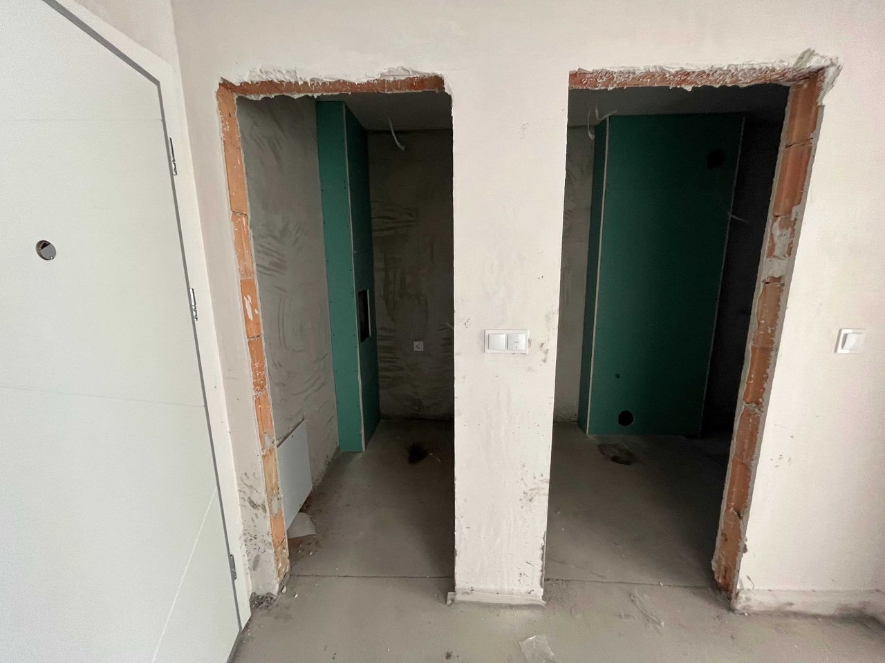 Продава се Двустаен апартамент в Пловдив, Христо Смирненски - 71 кв.м за 1380 €/кв.м - Снимка #3