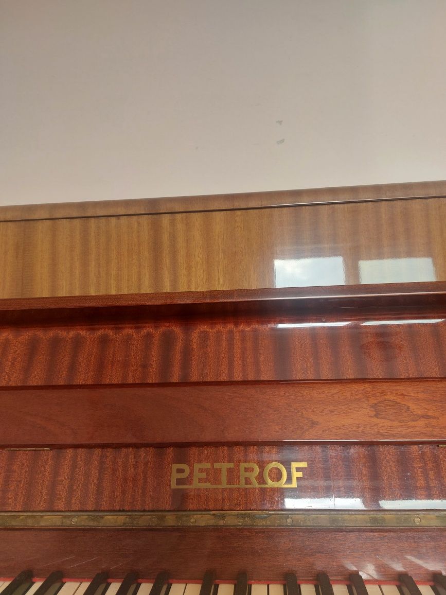 Пиано Petrof, използвано