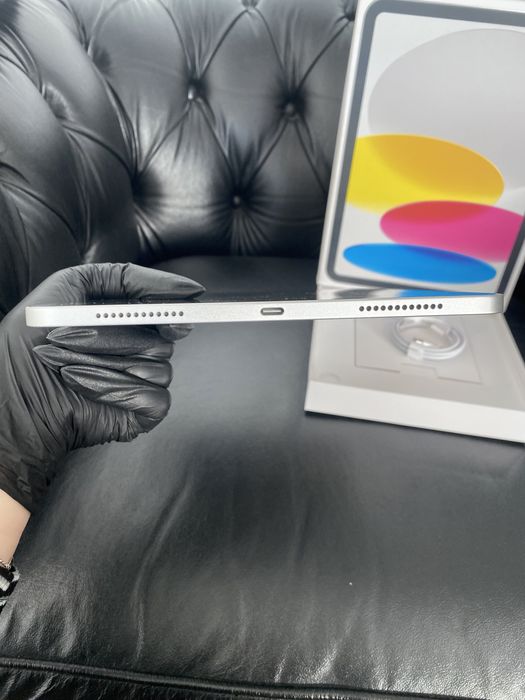 iPad (A16) / WI-FI + Cellular/ 128 GB / Silver / Ca nou |