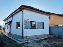 Casă nouă,arhitectura modernă de vânzare în Bănești -toate utilitatile