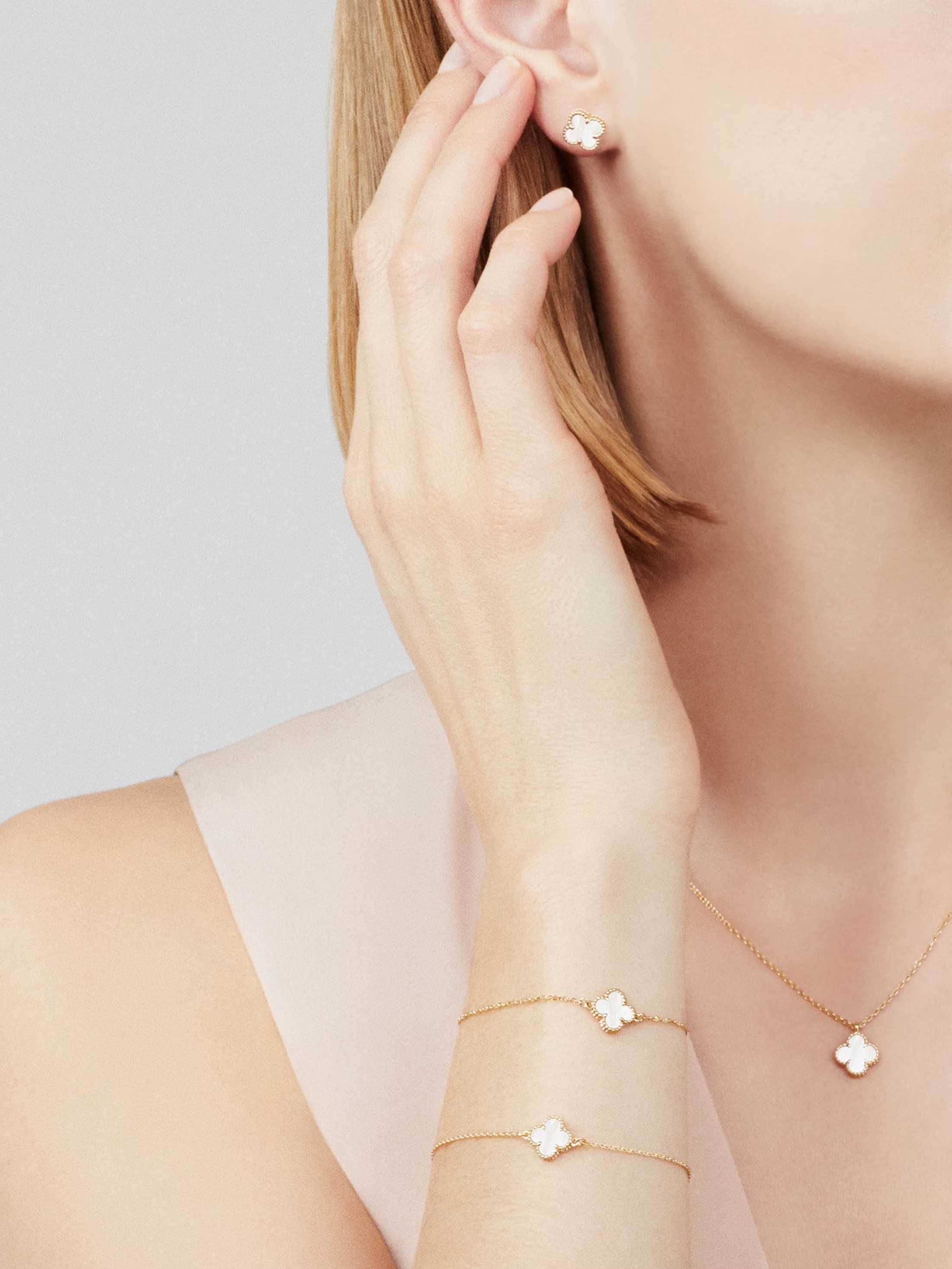 Van Cleef & Arpels VCA Gold Onyx 5 Motifs Sweet Alhambra Дамска Гривна