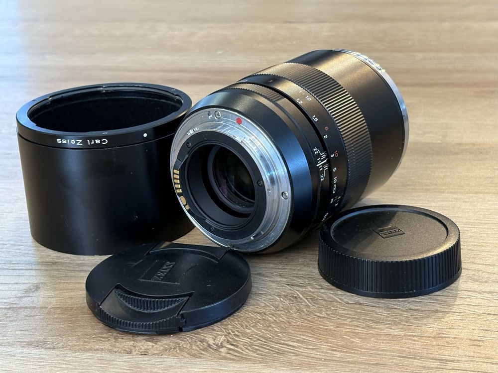 Продавам обектив Carl Zeiss Macro Planar T* 2.0/100 ZE for Canon EF