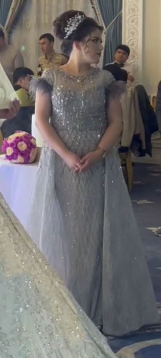 Abaya va vechirni kuylak sotiladi