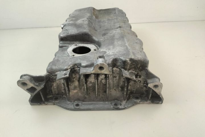 Baia de ulei motor  model cu senzor  038103603AG Seat Altea prima gen