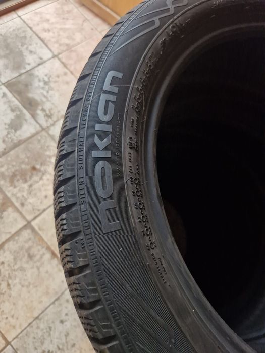 Anvelope Iarnă Nokian 215 50 17