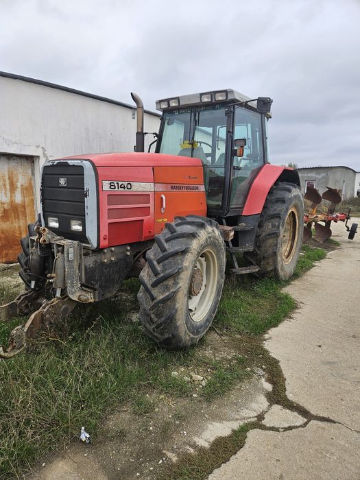 Vând tractor și utilaje