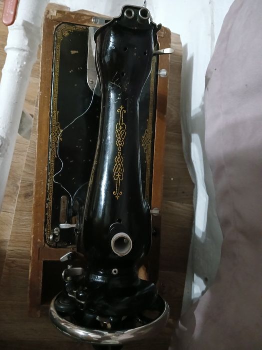 Продам швейную машину.