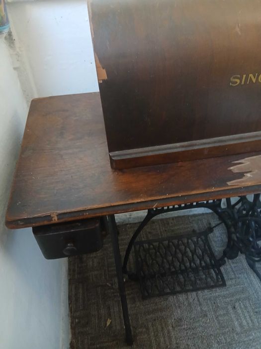 Masina de cusut Singer