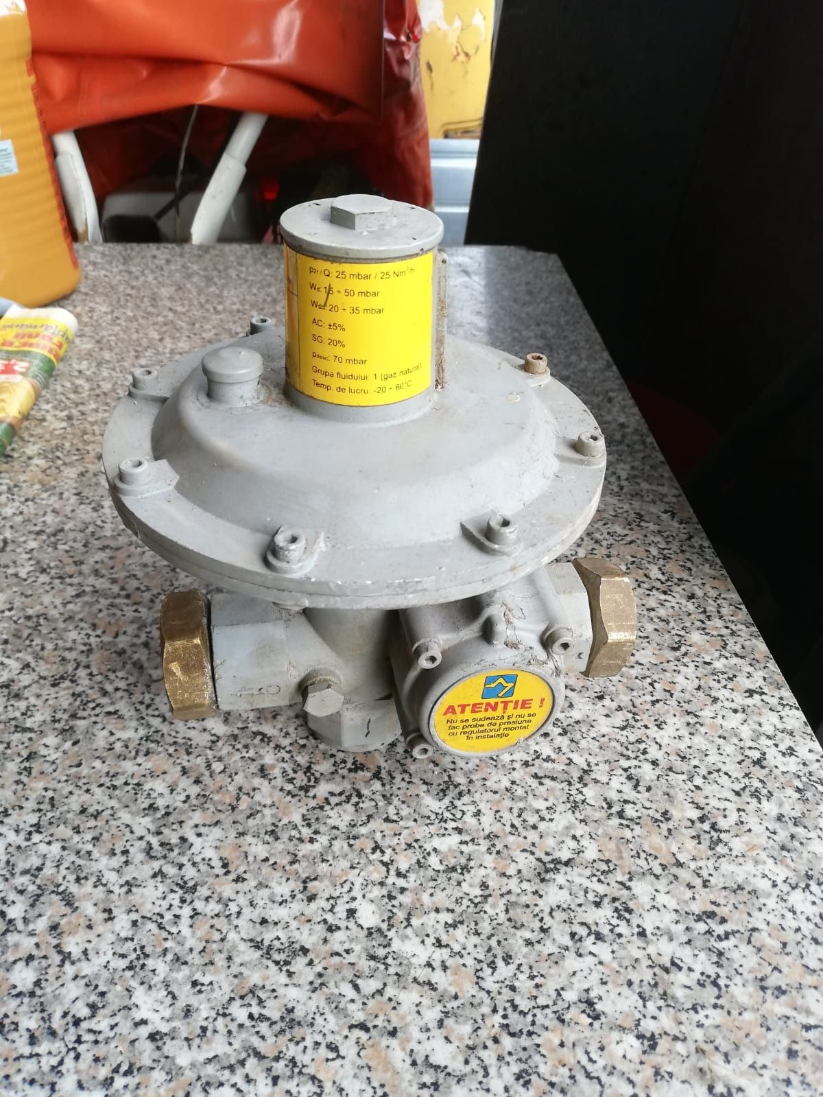 Vând regulator gaze