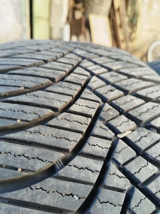 Зимни всесезонни гуми 3бр 225/50/17 DOT 1024