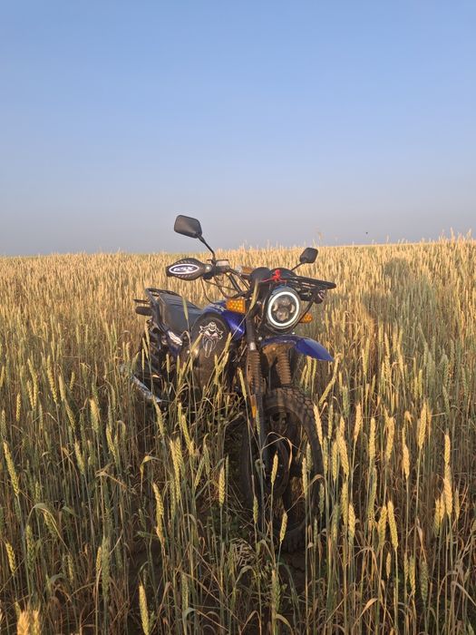 Продам мотоцикл 200 куб