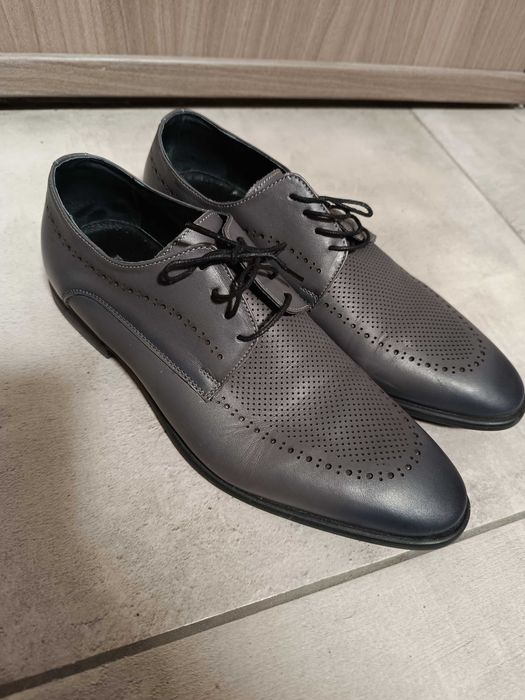 Vând pantofi piele naturală gri Nr. 41
