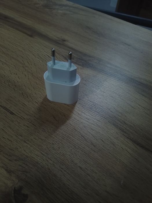 Продаю зарядку айфона .